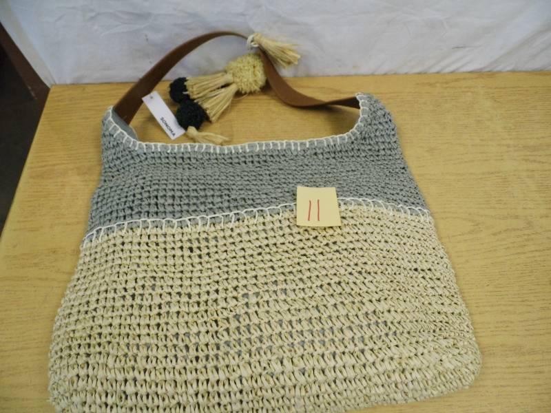 lot 11 image: Sonoma Purse