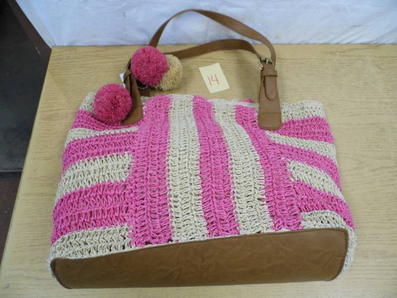 lot 14 image: Sonoma Purse