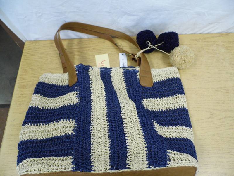 lot 15 image: Sonoma Purse