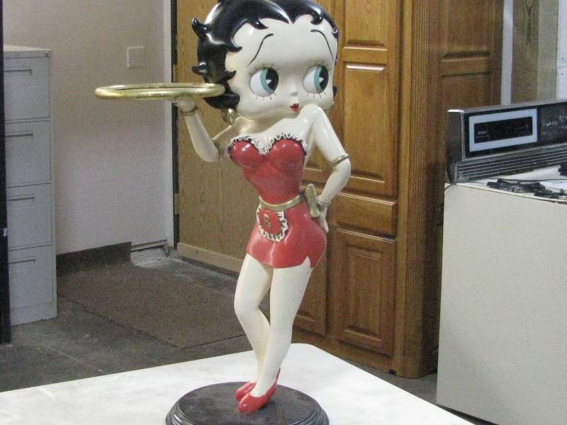 lot 1 image: Betty Boop Statue