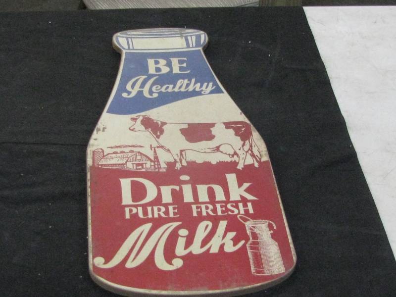 lot 2 image: Drink Milk Sign