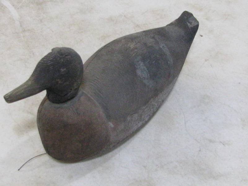 lot 19 image: Antique (Wood) Duck Decoy