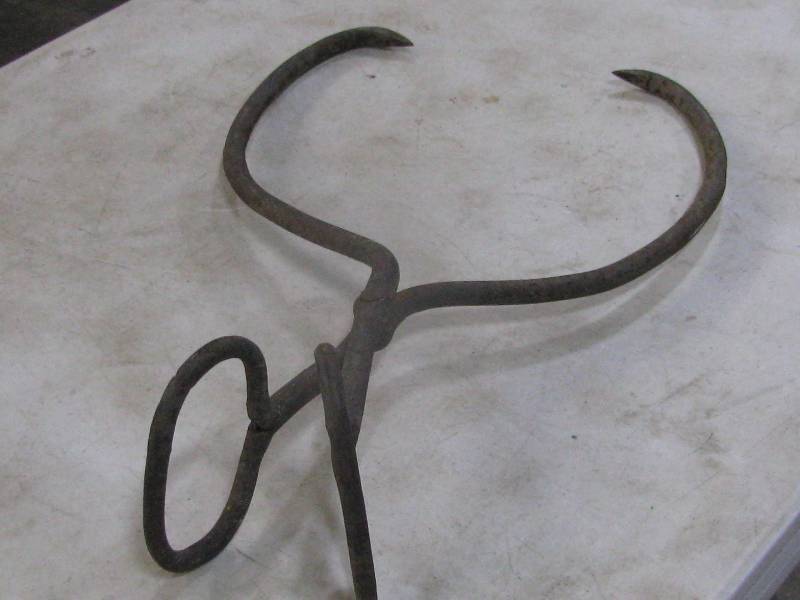lot 26 image: Block Ice Tongs