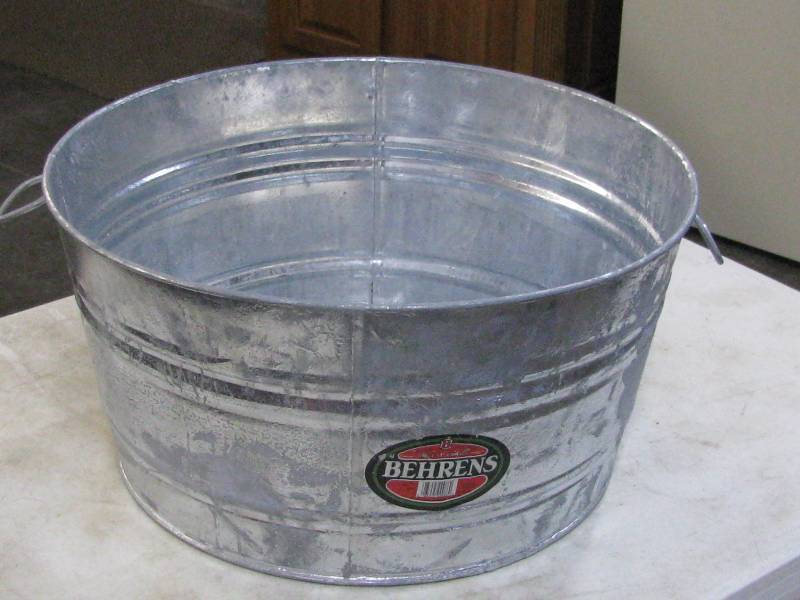 lot 32 image: Galvanized #1 Wash Tub