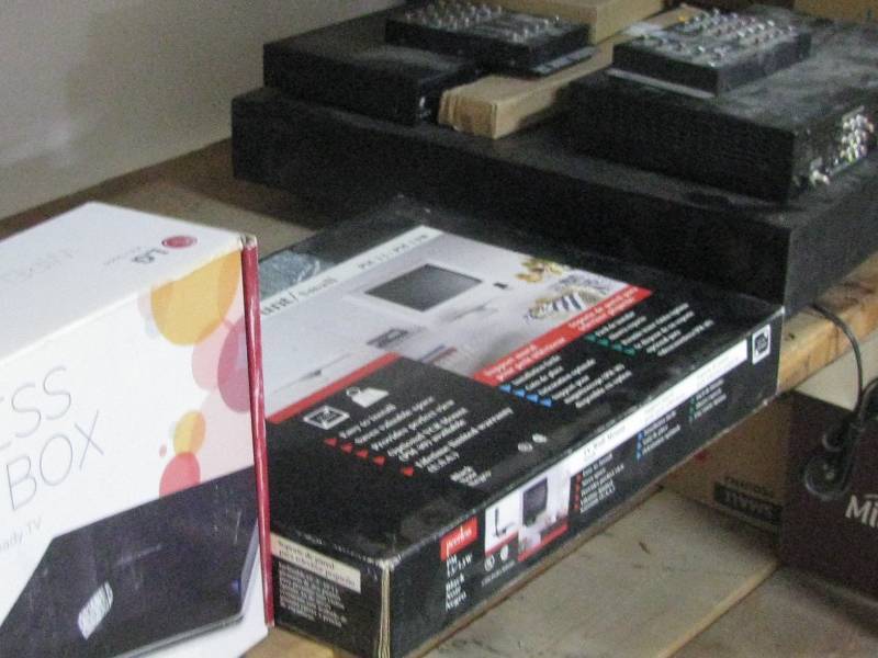lot 33 image: Misc Electronics Lot