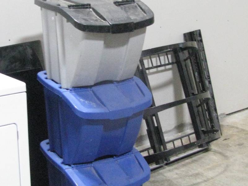 lot 41 image: Recycle bins