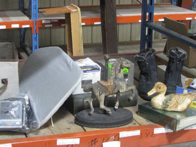 lot 52 image: Shelf Lot