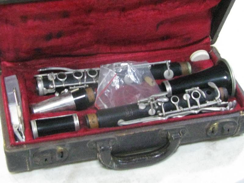 lot 61 image: Bundy Clarinet