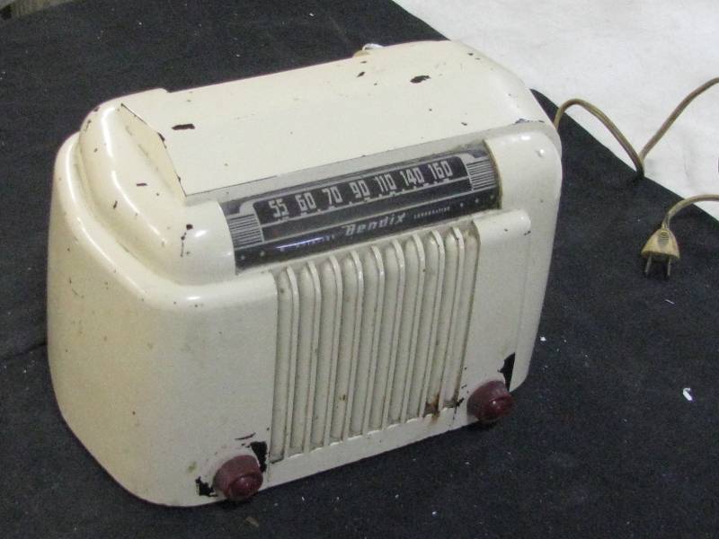 lot 66 image: Bendix Radio
