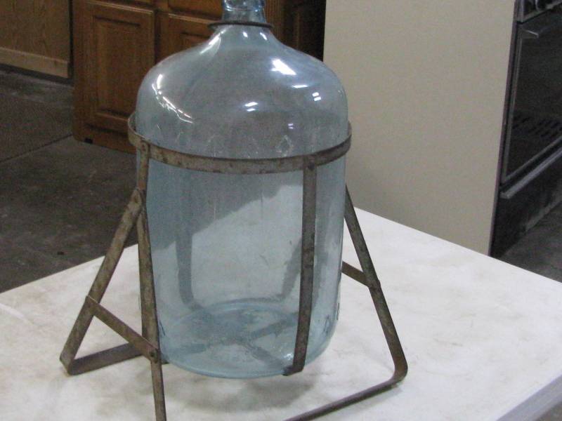 lot 3 image: Arrowhead Puritas 5gl Water Bottle