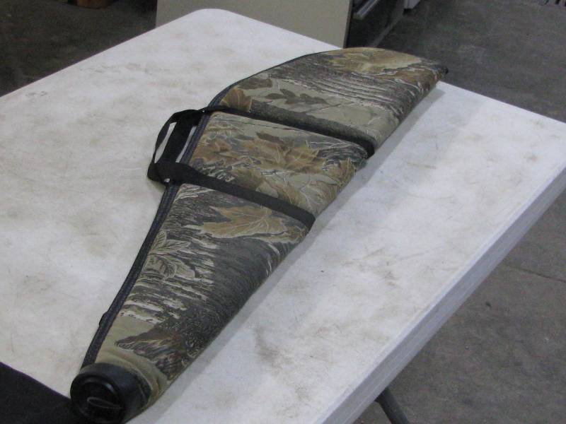 lot 4 image: Camo Gun Case