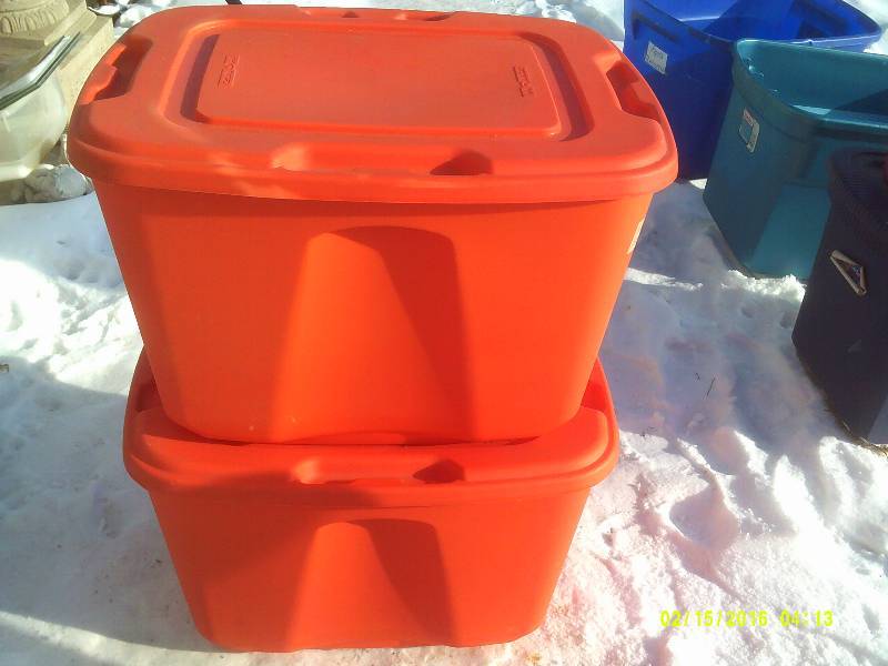 lot 1 image: 2 TOTES WITH COVERS