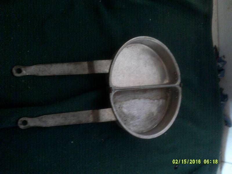 lot 12 image: VINTAGE WERE EVER OMLET PAN