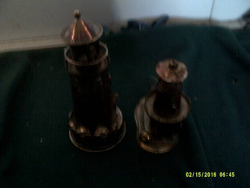 lot 17 image: 2 MUSICAL LIGHT HOUSES