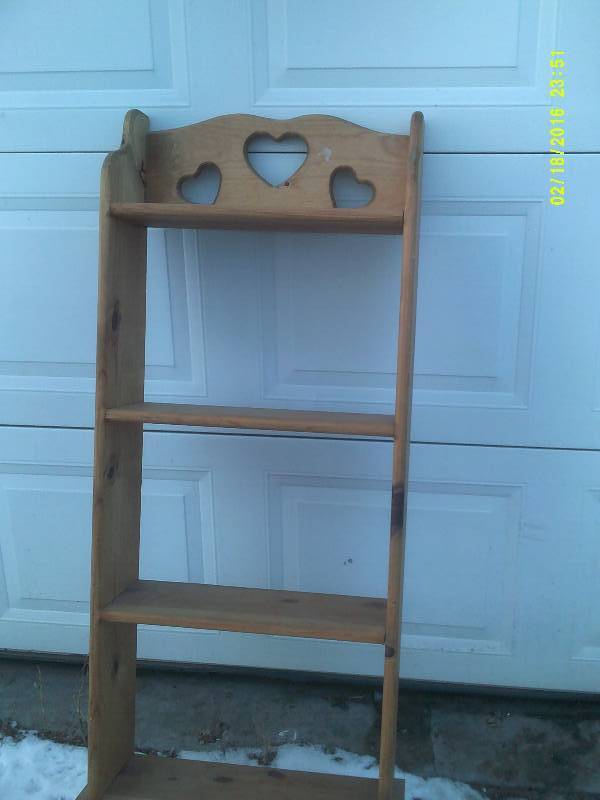 lot 33 image: WOOD FLOOR SHELF