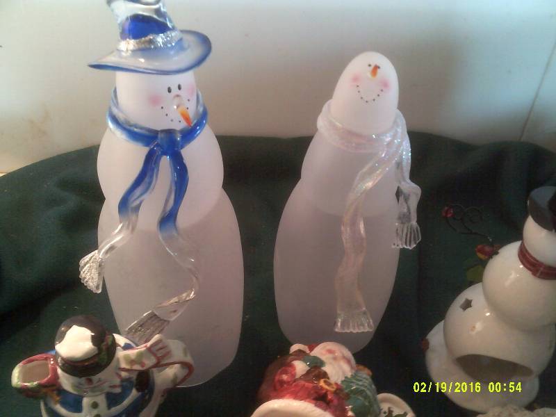 lot 41 image: SNOWMAN KNICKNACKS