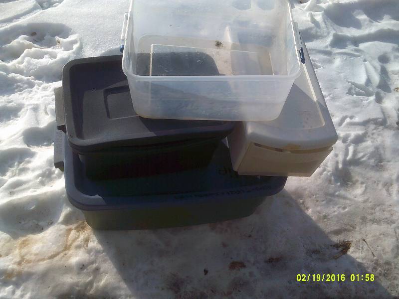 lot 46 image: 4 SMALLER TOTES
