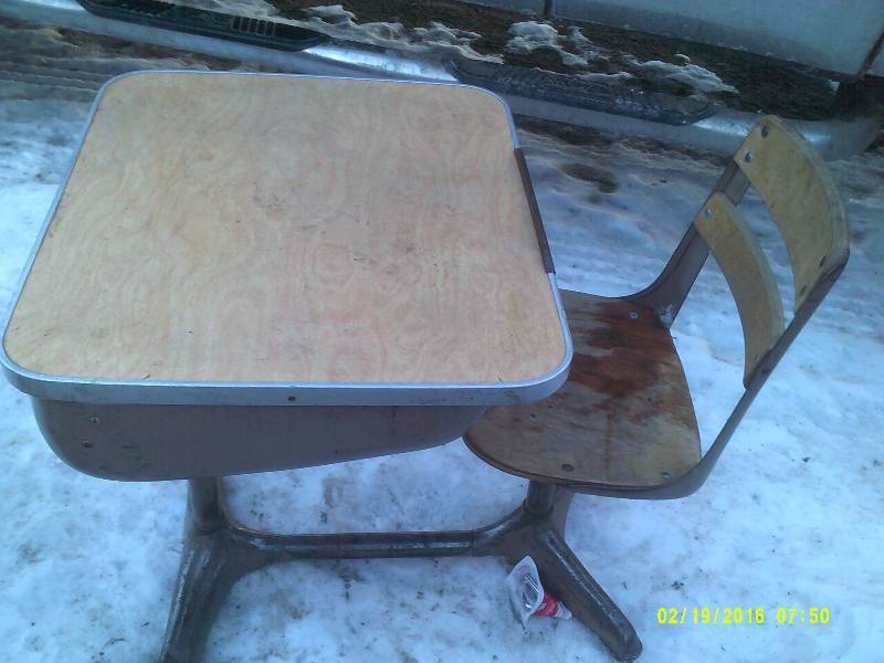 lot 47 image: VINTAGE SCHOOL DESK