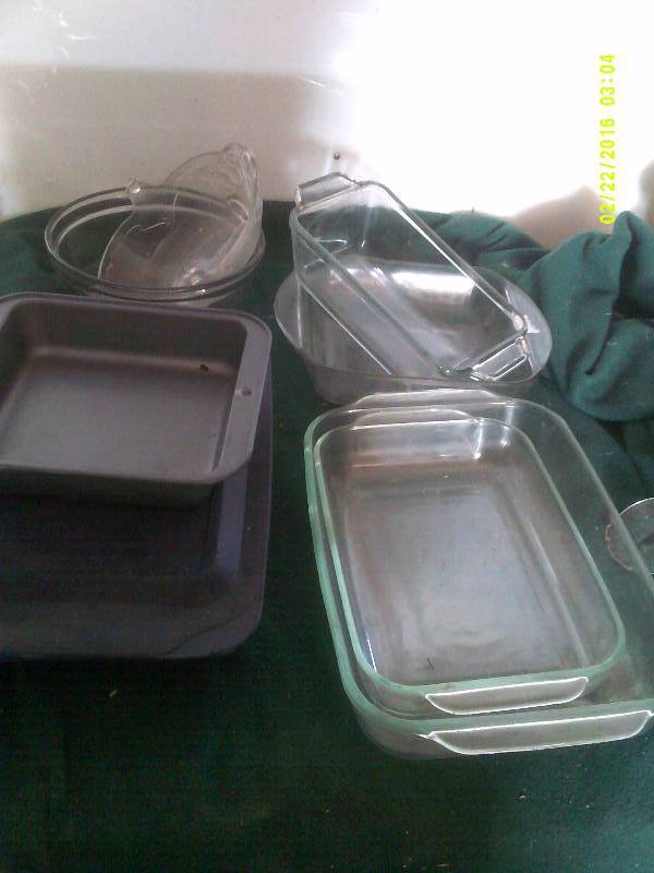 lot 58 image: BAKING PANS AND MIXING BOWLS