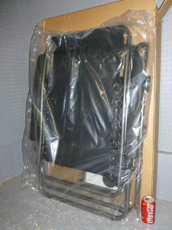 lot 8 image: New Lounger Chair