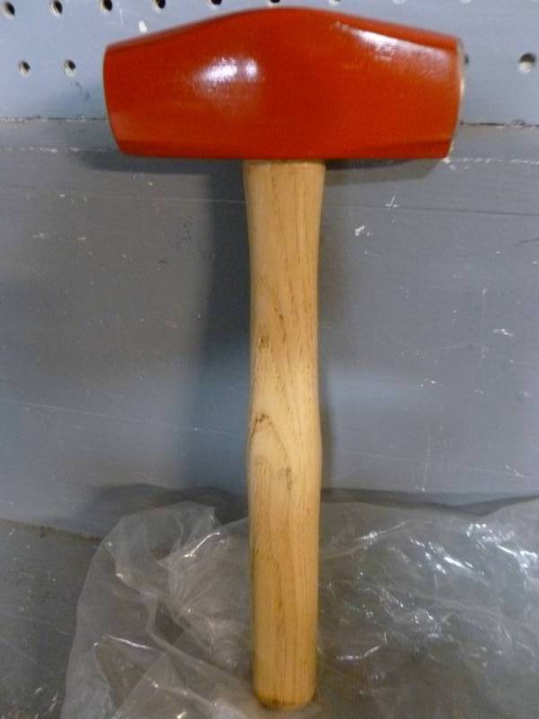 lot 16 image: New 4 Pound Hammer