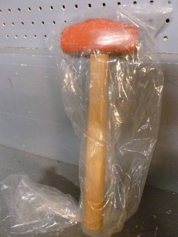 lot 17 image: New 4 Pound Hammer