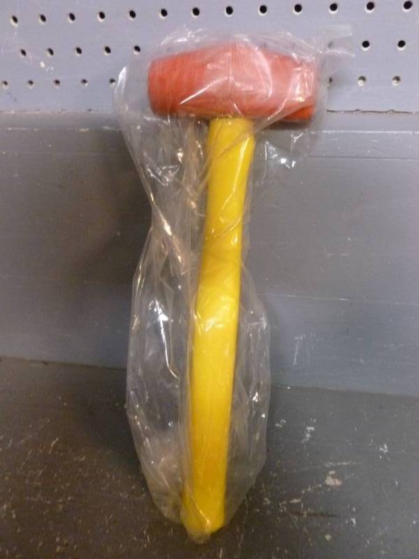 lot 18 image: New 4 Pound Hammer
