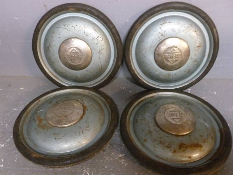lot 20 image: Vintage Buggy Wheels