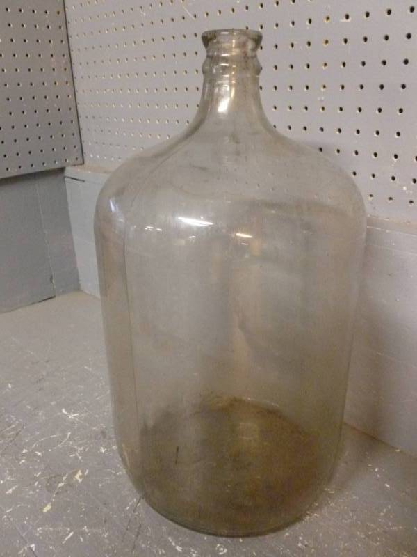 lot 21 image: Vintage Water Bottle