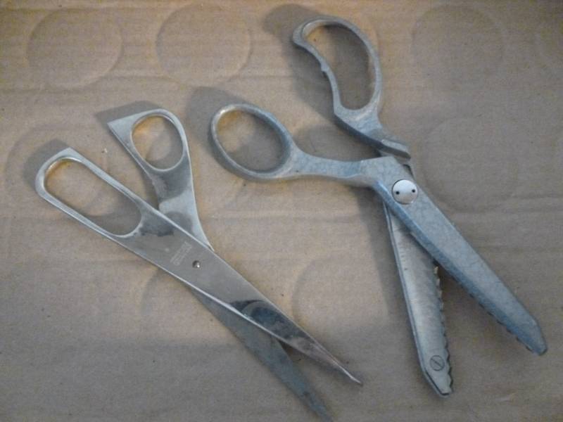 lot 39 image: Specialty Scissors