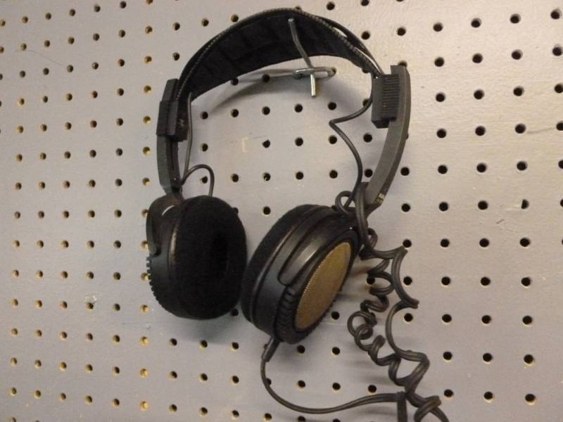 lot 49 image: Headphones