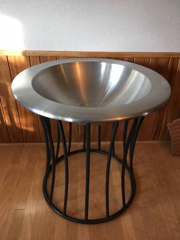 lot 14 image: Large Aluminum Beverage Cooler
