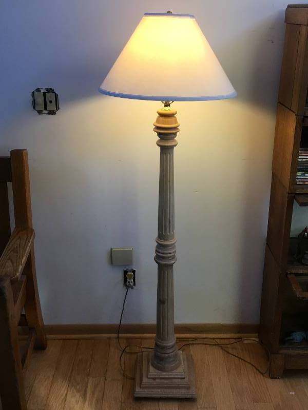 lot 19 image: Floor Lamp with Shade
