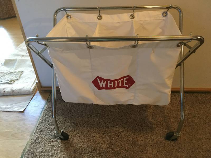 lot 34 image: Divided Laundry Hamper