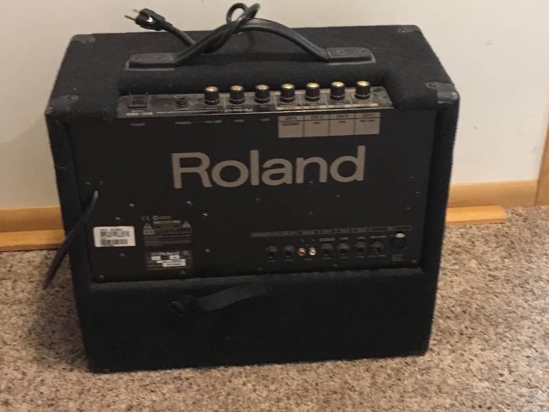 lot 67 image: Roland KC-150 Amplifier