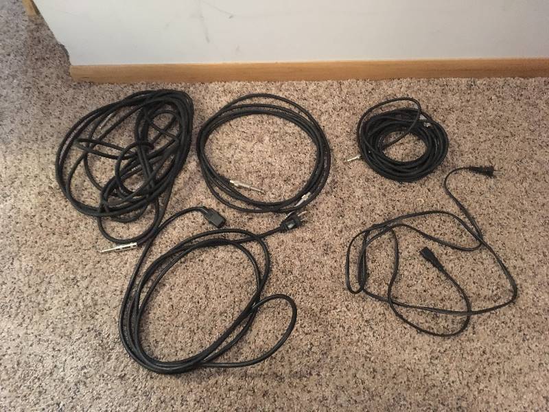 lot 69 image: Microphone Cables