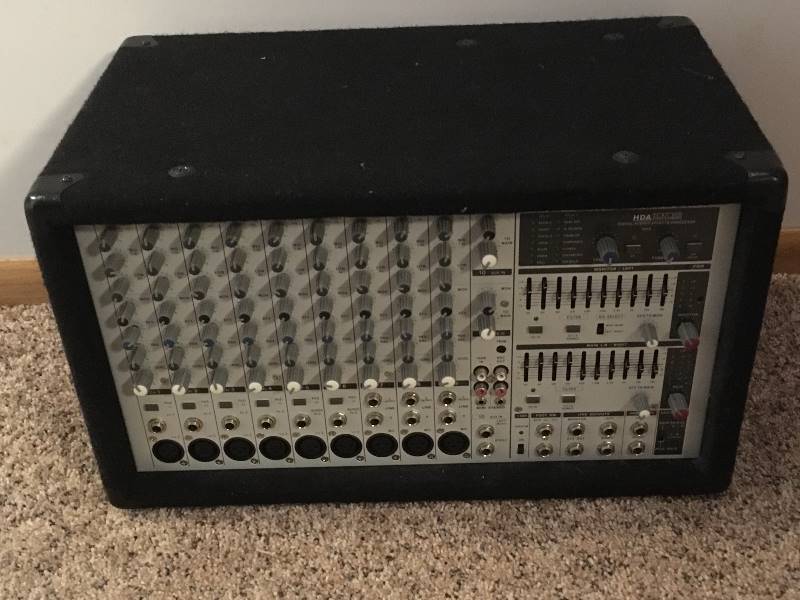 lot 70 image: Phonic 1062 Deluxe Mixer