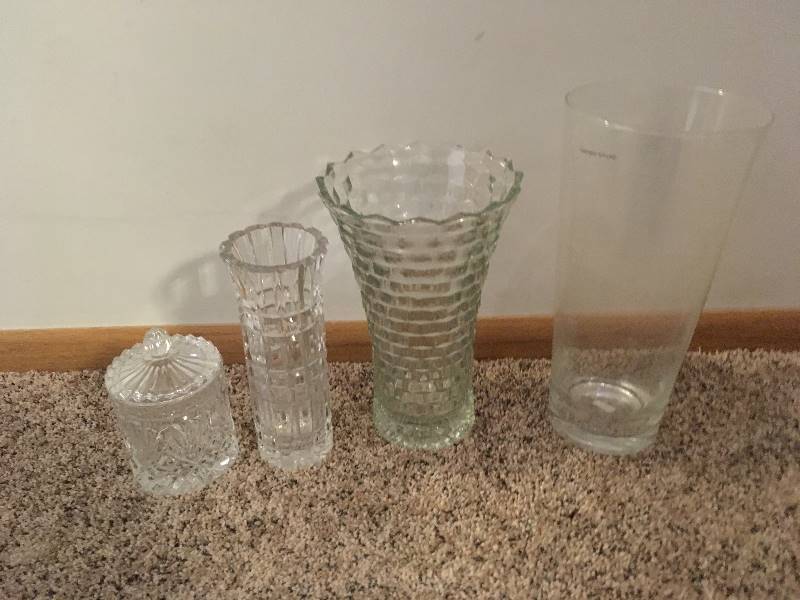 lot 88 image: Glass Vases & Covered Dish