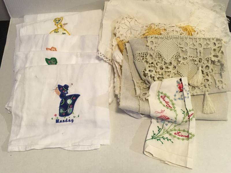 lot 93 image: Monday thru Sunday Dishtowels  Lacy Linens