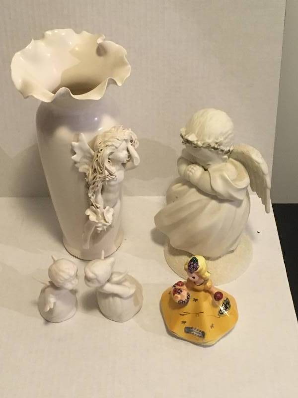 lot 112 image: Angel Collection - Vase & Figurines