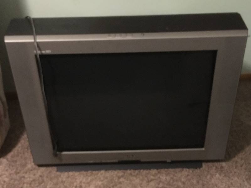 lot 303 image: Sony Trinatron XBR Television with Stand 32