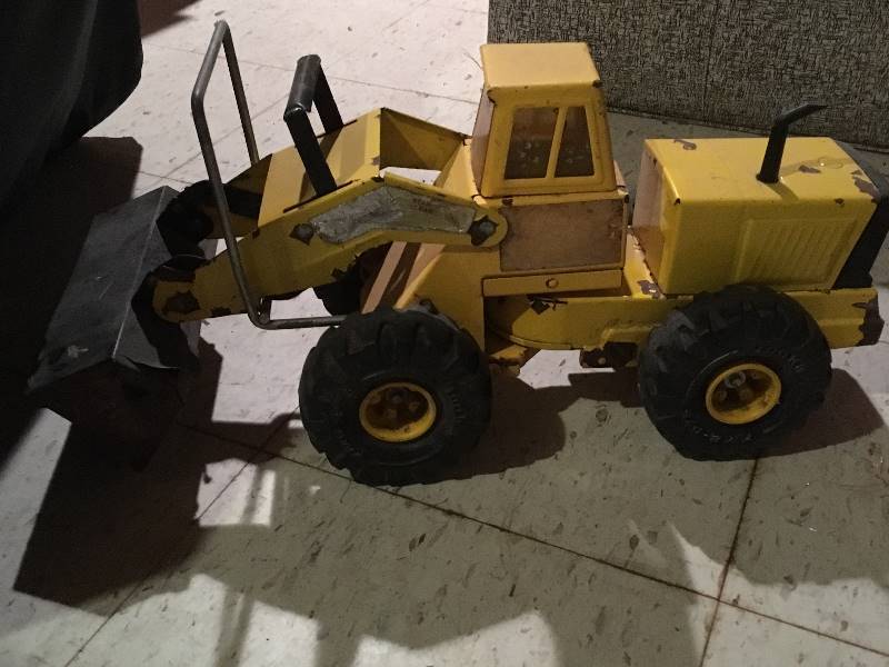lot 154 image: Tonka Truck XMB - 975