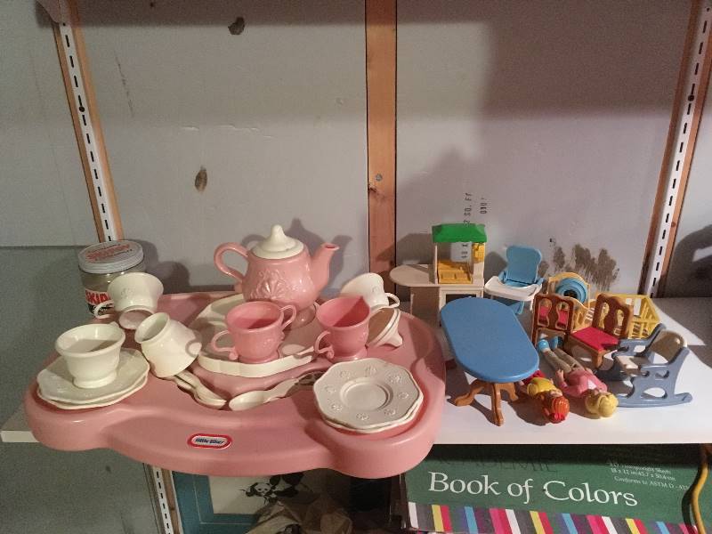 lot 153 image: Vintage Childrens Toys - Little Tykes