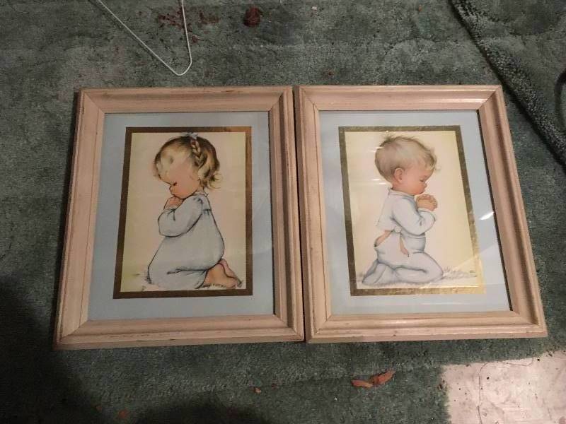 lot 157 image: Framed Praying Children Prints
