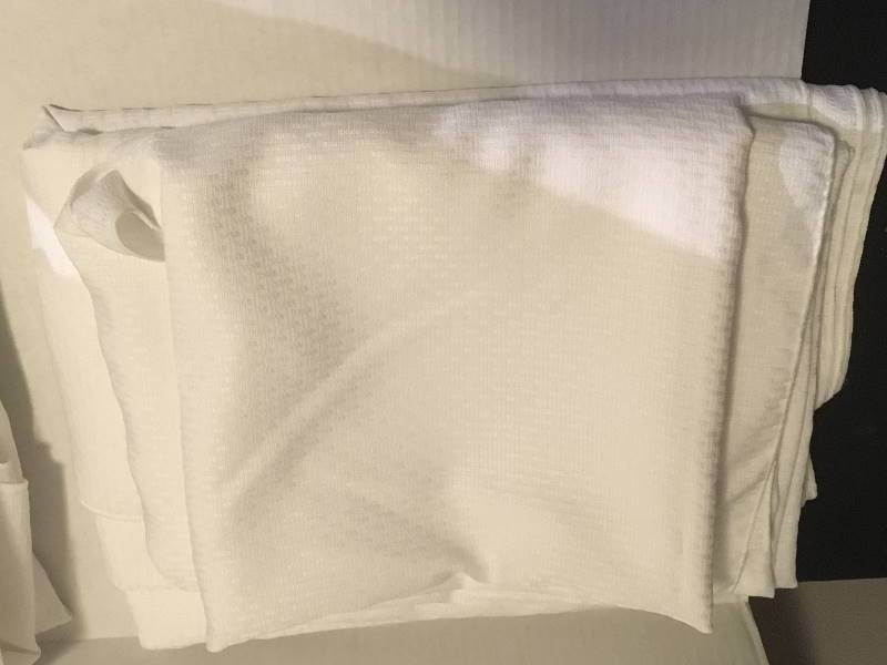 lot 109 image: 4 White Fabric Tableclothe