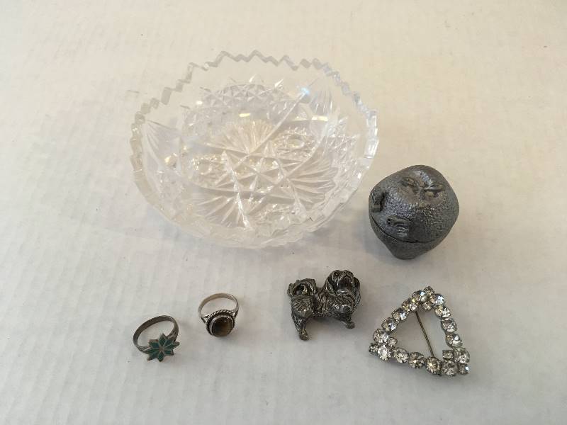 lot 84 image: Pewter Trinkets & Sterling Rings & Rhinestone Pin