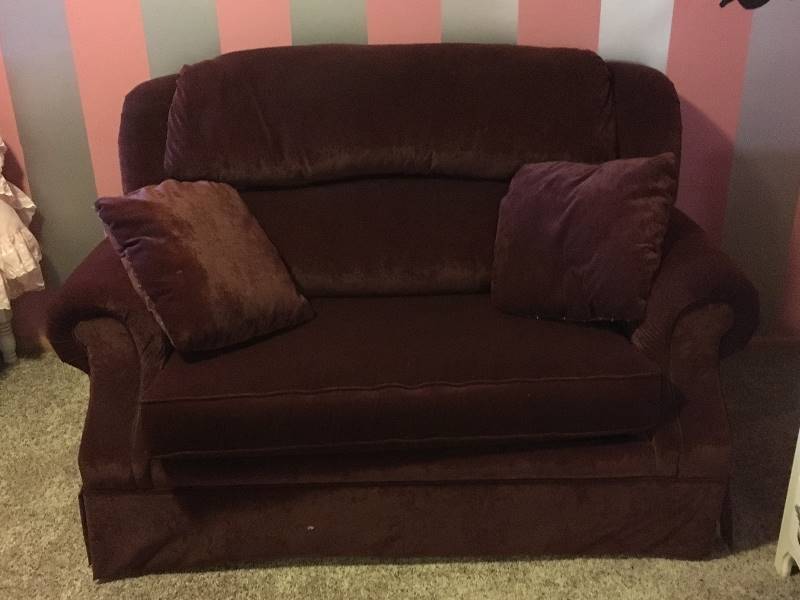 lot 167 image: Loveseat - Twin Size Hideabed