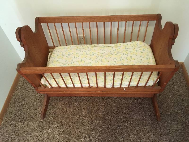 lot 169 image: Vintage Cradle - Rocking