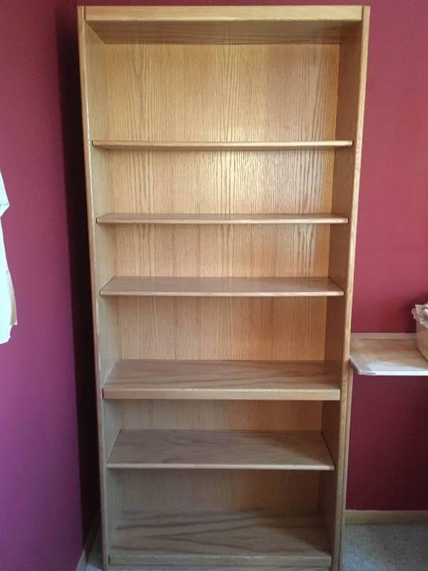 lot 173 image: Oak Bookshelf