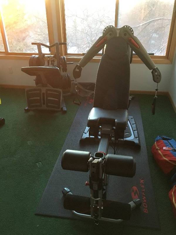 lot 1 image: Bowflex Revolution  Weights  Mat